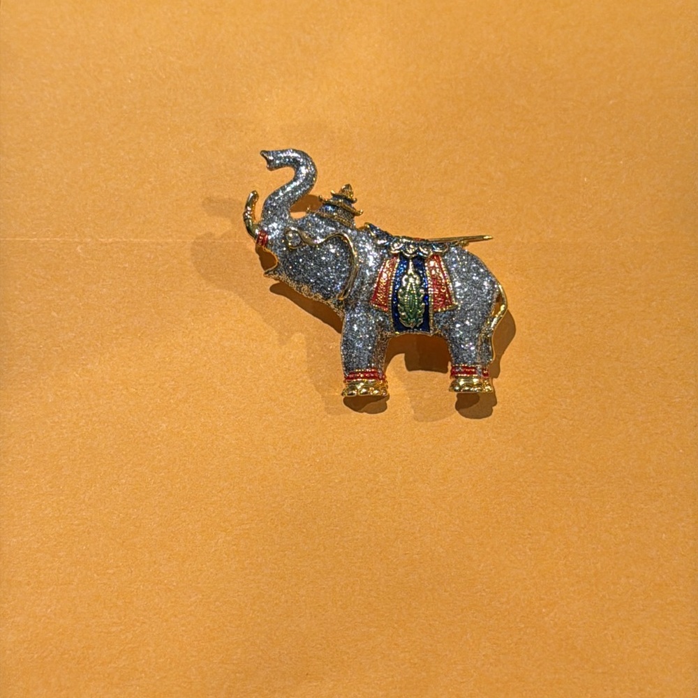 Elephant Brooch Pin Set - Picture 6 of 11